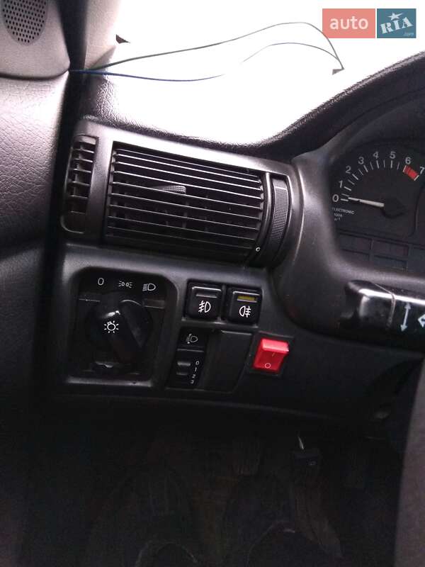 Хэтчбек Opel Astra 1996 в Кицмани