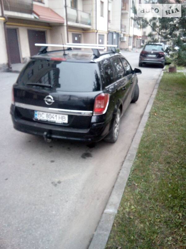 Універсал Opel Astra 2010 в Львові