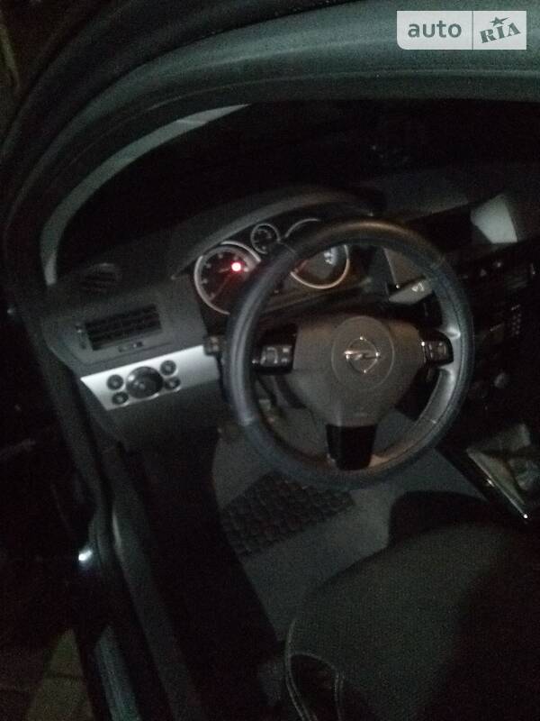 Універсал Opel Astra 2010 в Львові