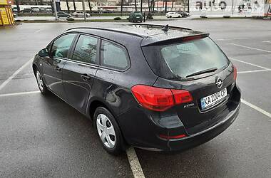 Универсал Opel Astra 2012 в Киеве