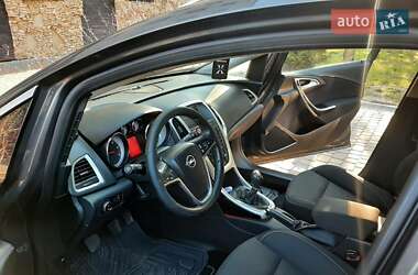 Универсал Opel Astra 2012 в 
