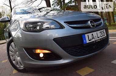Универсал Opel Astra 2016 в Дрогобыче