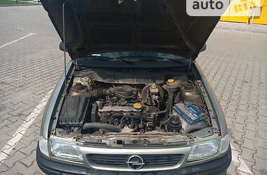 Седан Opel Astra 1995 в Дубні