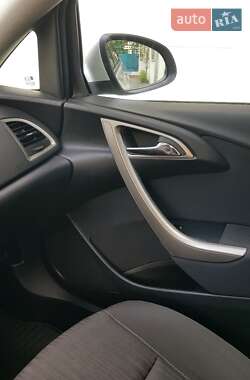 Универсал Opel Astra 2011 в Львове
