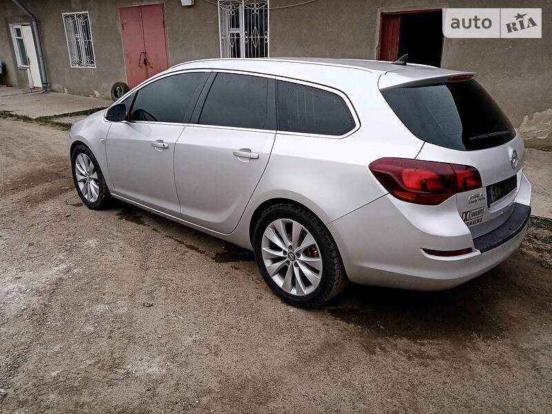 Універсал Opel Astra 2011 в Бурштині