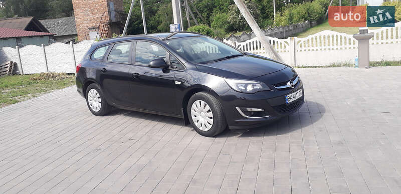 Универсал Opel Astra 2013 в Остроге