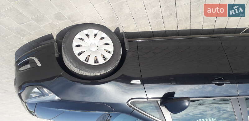 Универсал Opel Astra 2013 в Остроге