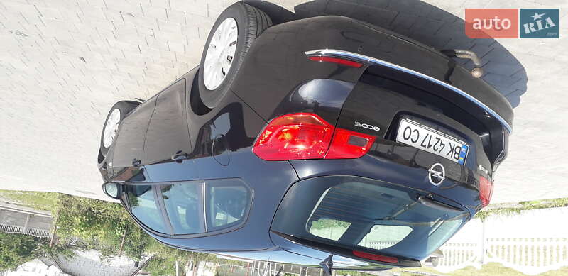 Универсал Opel Astra 2013 в Остроге