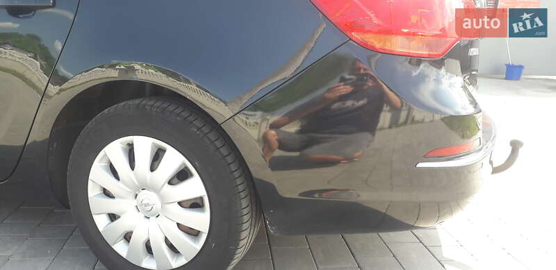 Универсал Opel Astra 2013 в Остроге