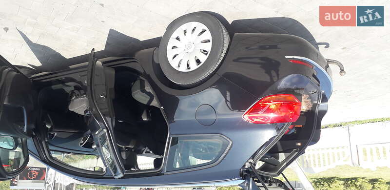 Универсал Opel Astra 2013 в Остроге