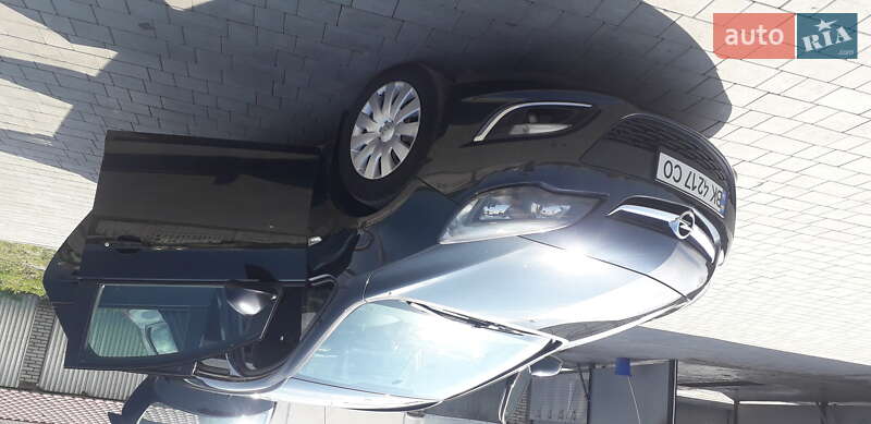 Универсал Opel Astra 2013 в Остроге