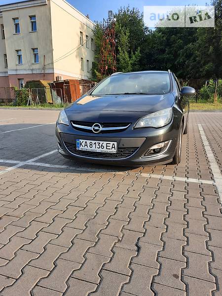 Универсал Opel Astra 2014 в Чернигове