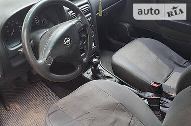 Седан Opel Astra 2004 в Ровно