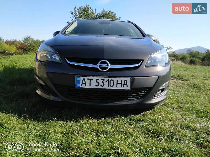 Універсал Opel Astra 2015 в Івано-Франківську