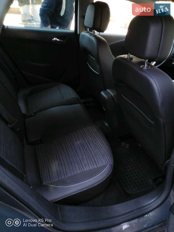 Універсал Opel Astra 2015 в Івано-Франківську