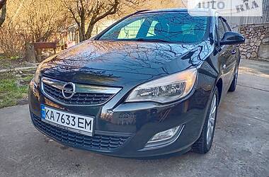 Універсал Opel Astra 2012 в Запоріжжі