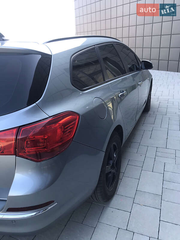 Универсал Opel Astra 2013 в Тячеве