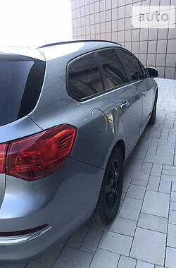 Универсал Opel Astra 2013 в Тячеве