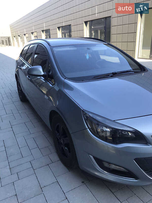 Универсал Opel Astra 2013 в Тячеве