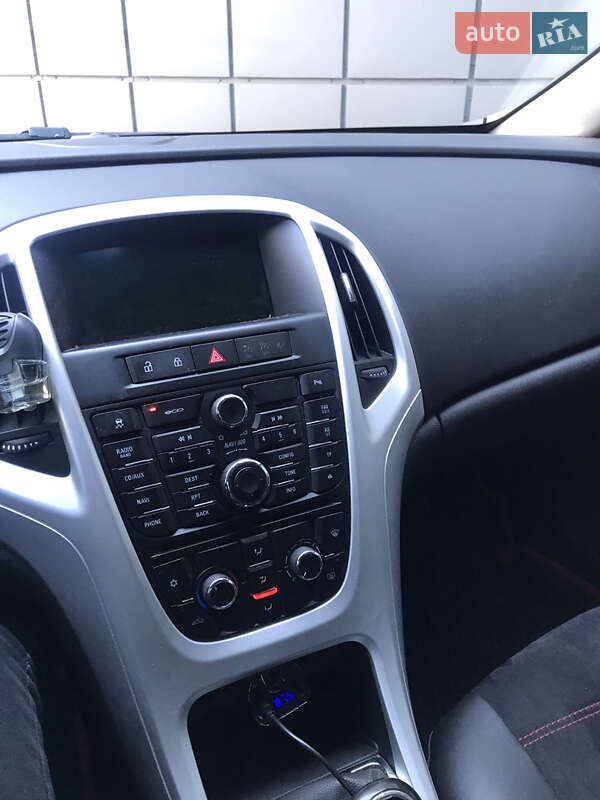 Универсал Opel Astra 2013 в Тячеве