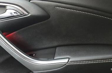 Седан Opel Astra 2012 в 