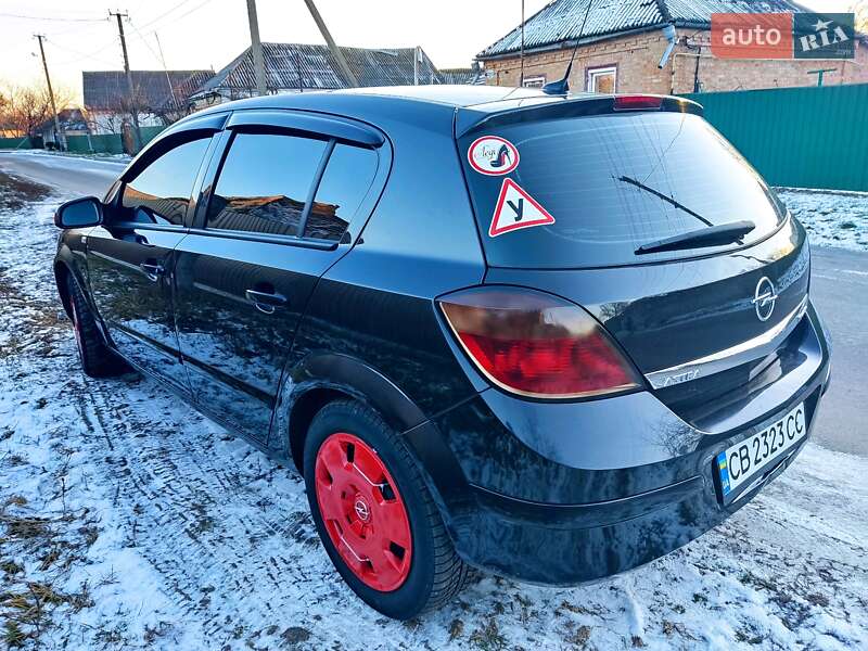 Хэтчбек Opel Astra 2006 в Пирятине
