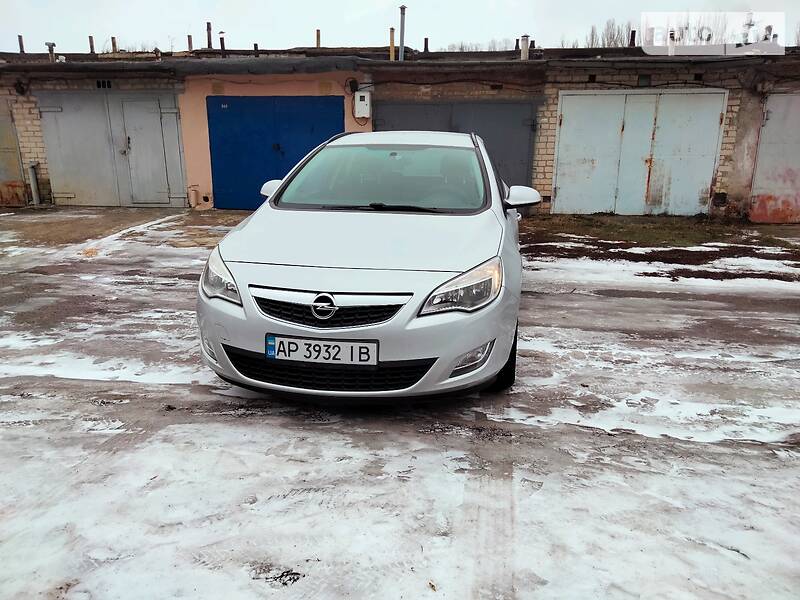 Универсал Opel Astra 2011 в Днепрорудном