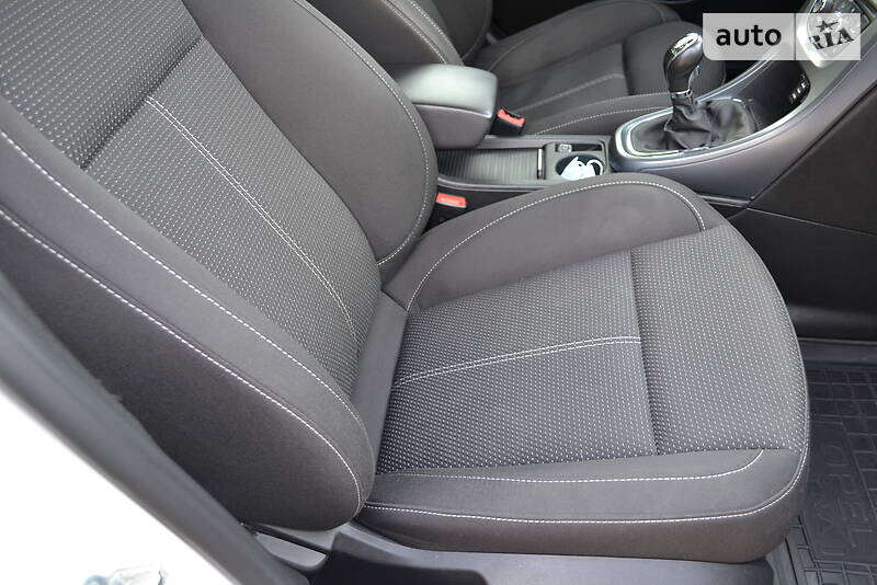 Универсал Opel Astra 2014 в Первомайске