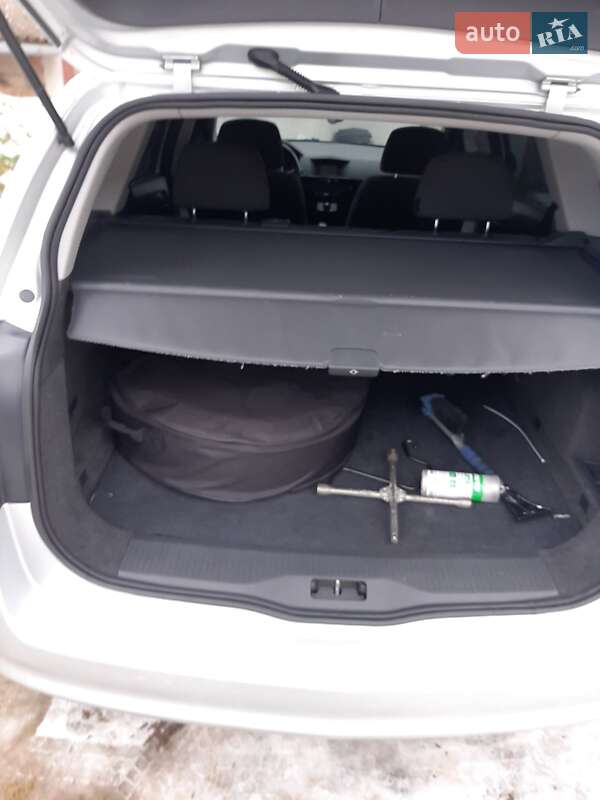 Универсал Opel Astra 2010 в Дрогобыче