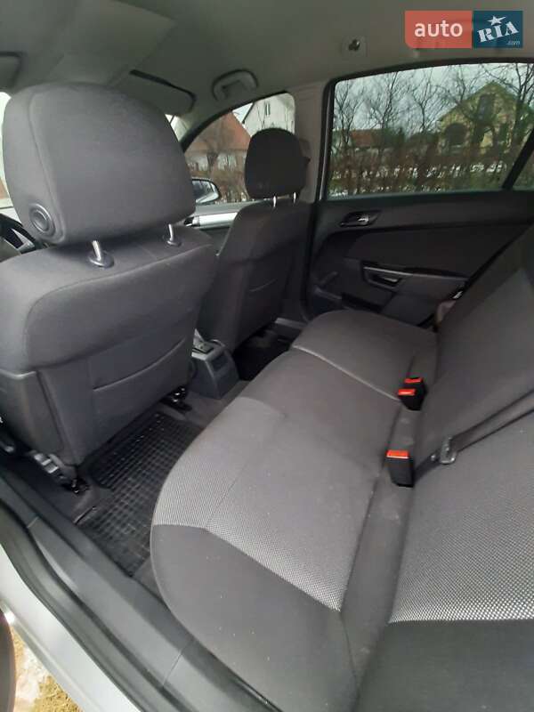 Универсал Opel Astra 2010 в Дрогобыче