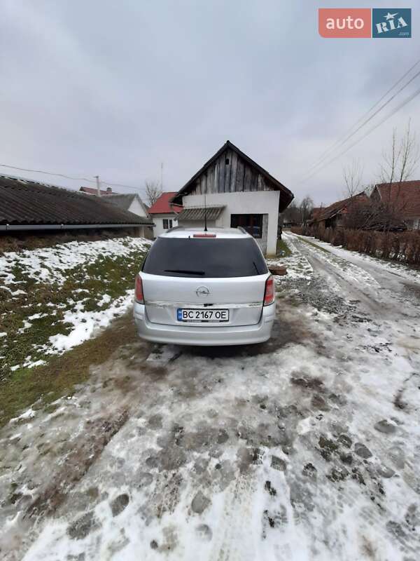 Универсал Opel Astra 2010 в Дрогобыче