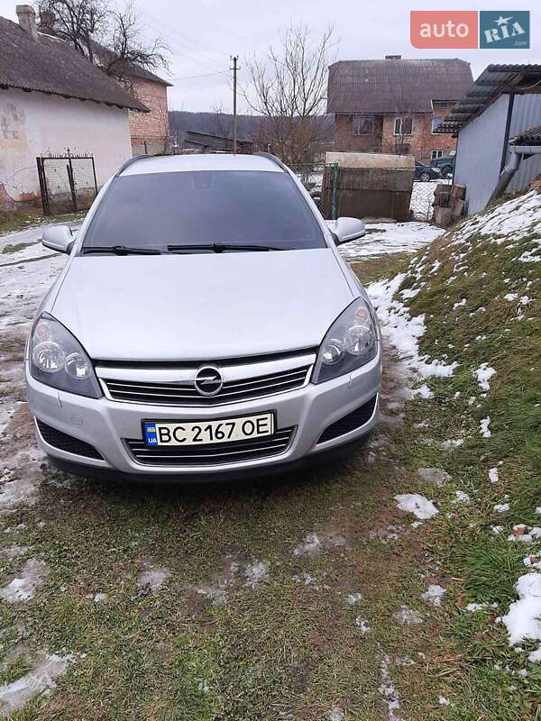 Универсал Opel Astra 2010 в Дрогобыче
