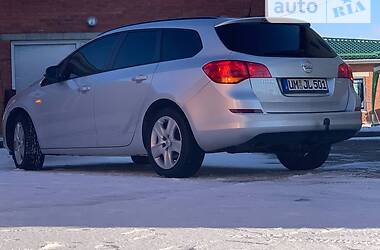 Универсал Opel Astra 2012 в Дрогобыче