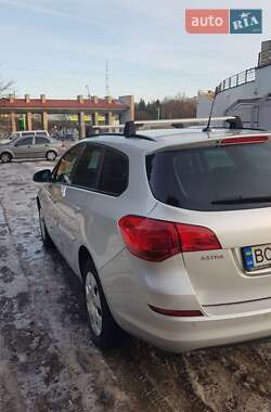 Универсал Opel Astra 2011 в Львове