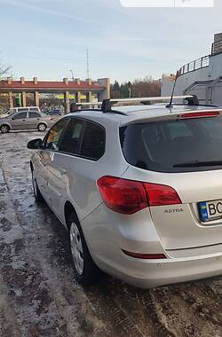 Универсал Opel Astra 2011 в Львове