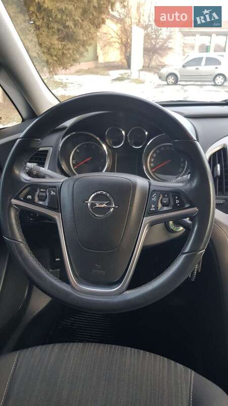 Универсал Opel Astra 2011 в Львове