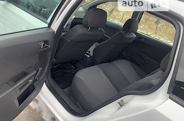 Универсал Opel Astra 2012 в 