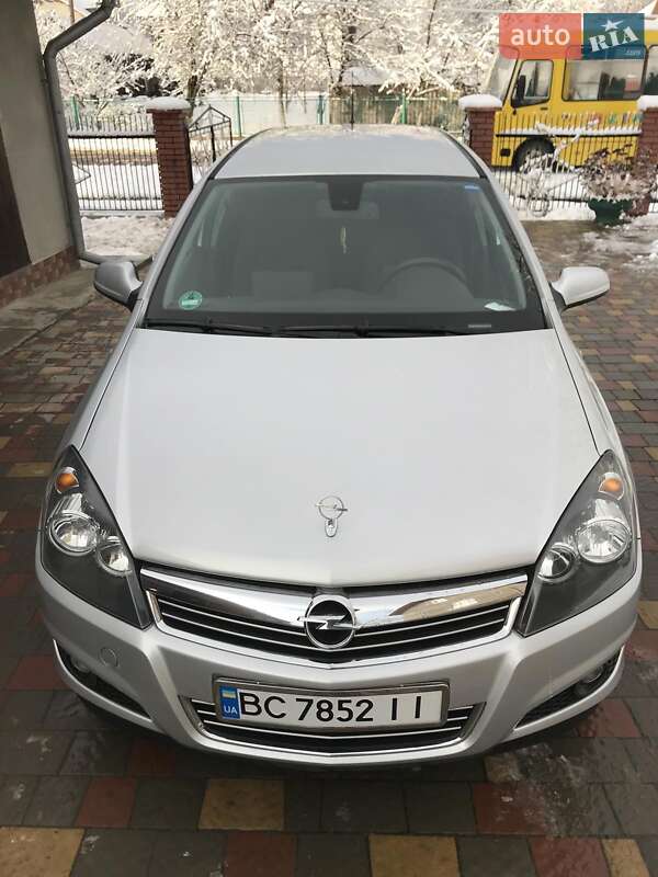 Универсал Opel Astra 2010 в Дрогобыче