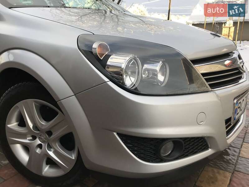 Универсал Opel Astra 2010 в Дрогобыче