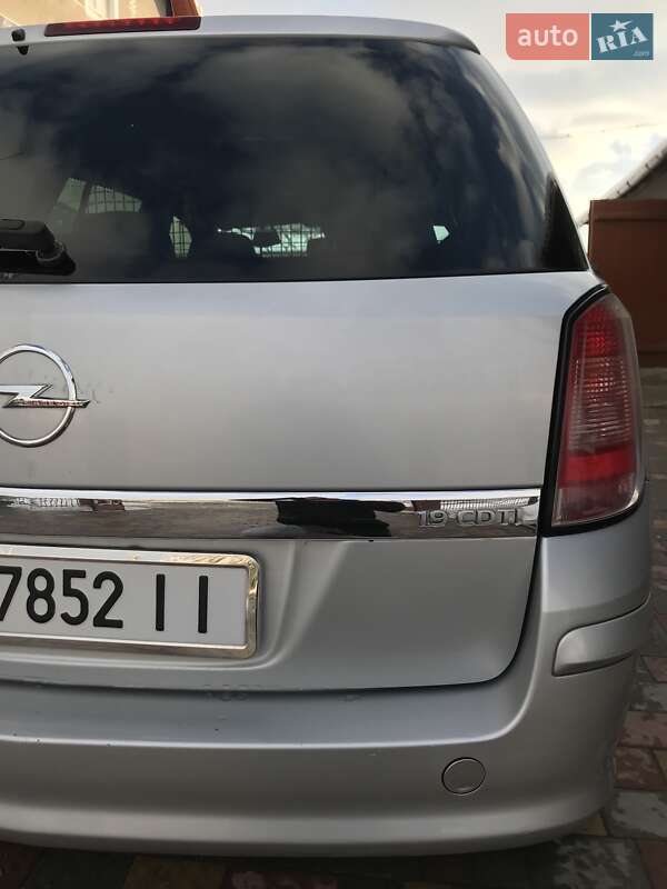 Универсал Opel Astra 2010 в Дрогобыче