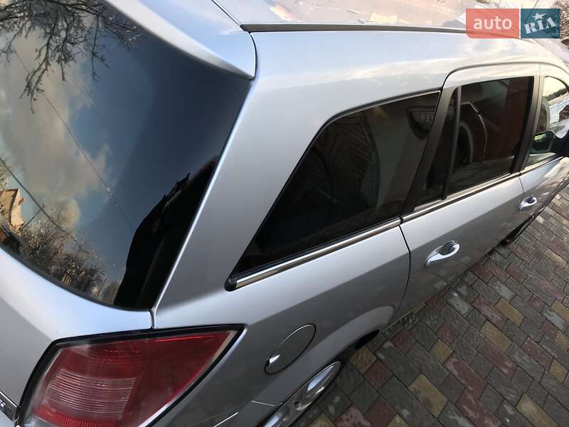 Универсал Opel Astra 2010 в Дрогобыче