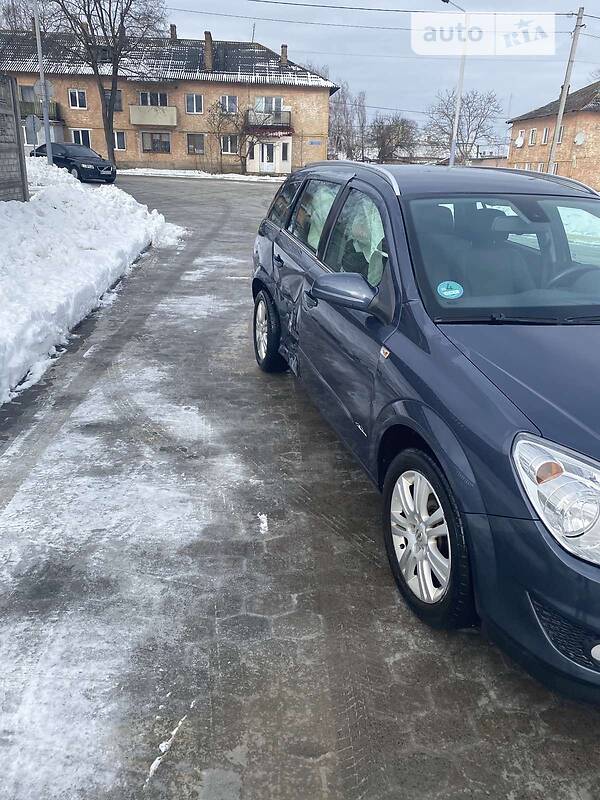 Универсал Opel Astra 2008 в Костополе