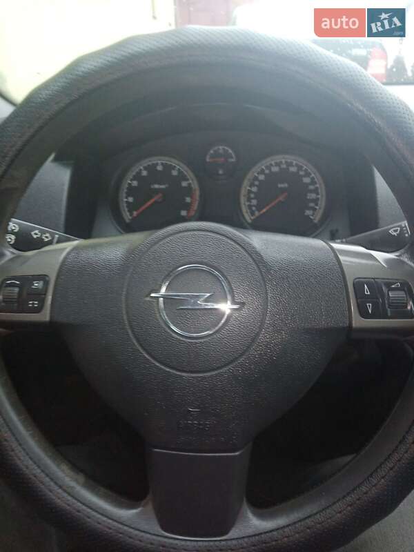 Универсал Opel Astra 2006 в Городке