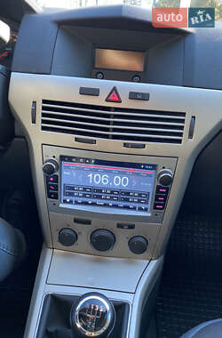 Хэтчбек Opel Astra 2008 в 