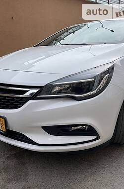 Універсал Opel Astra 2018 в Чернівцях
