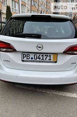 Універсал Opel Astra 2018 в Чернівцях