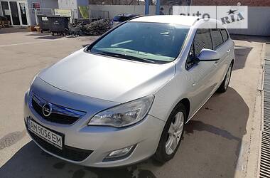 Универсал Opel Astra 2011 в Житомире