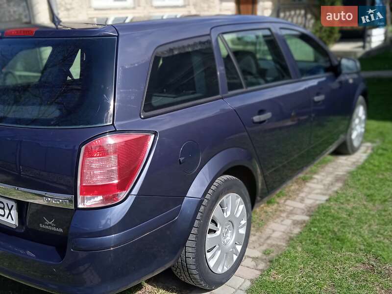 Универсал Opel Astra 2009 в Черновцах
