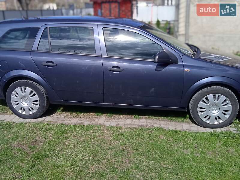 Универсал Opel Astra 2009 в Черновцах
