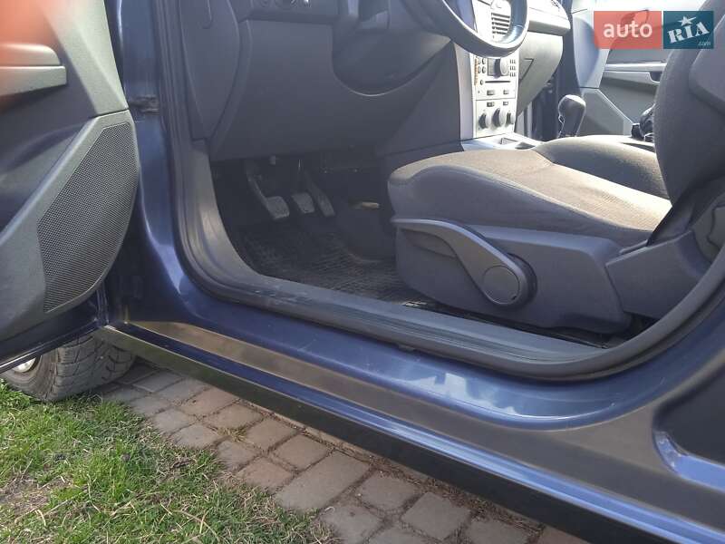 Универсал Opel Astra 2009 в Черновцах
